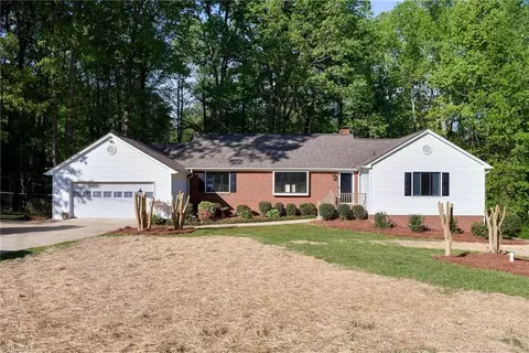 415 Brookforest Dr, Winston Salem, NC 27107