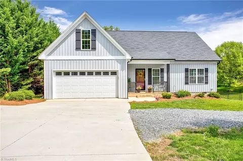 1890 Chestnut Grove Rd, King, NC 27021