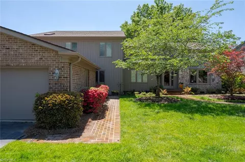 19 Folkstone Dr, Greensboro, NC 27403