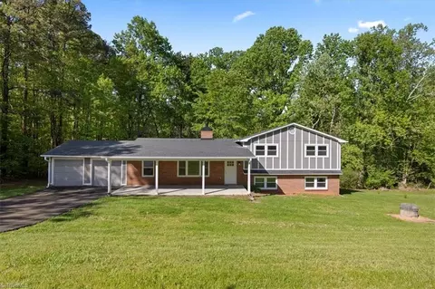 128 Hillcrest Ct, Pilot Mountain, NC 27041 photo 1