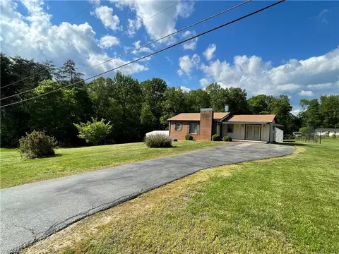 1295 Dolphin Dr, Winston Salem, NC 27105