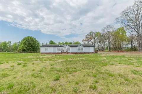 1520 Burgess Rd, Hamptonville, NC 27020