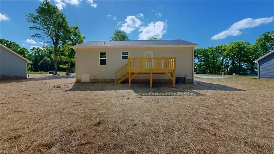 Exterior - 8 Clover Ln, Thomasville, NC 27360 photo 5 of 5