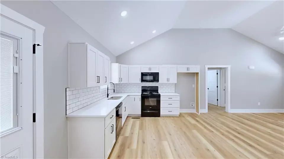 Kitchen - 8 Clover Ln, Thomasville, NC 27360 photo 3 of 3