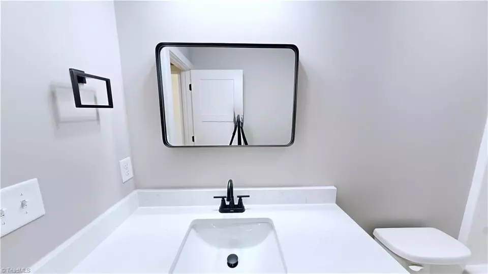 Bath - 8 Clover Ln, Thomasville, NC 27360 photo 3 of 4