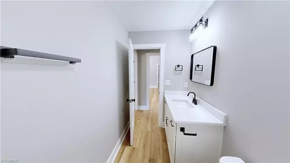 Bath - 8 Clover Ln, Thomasville, NC 27360 photo 4 of 4