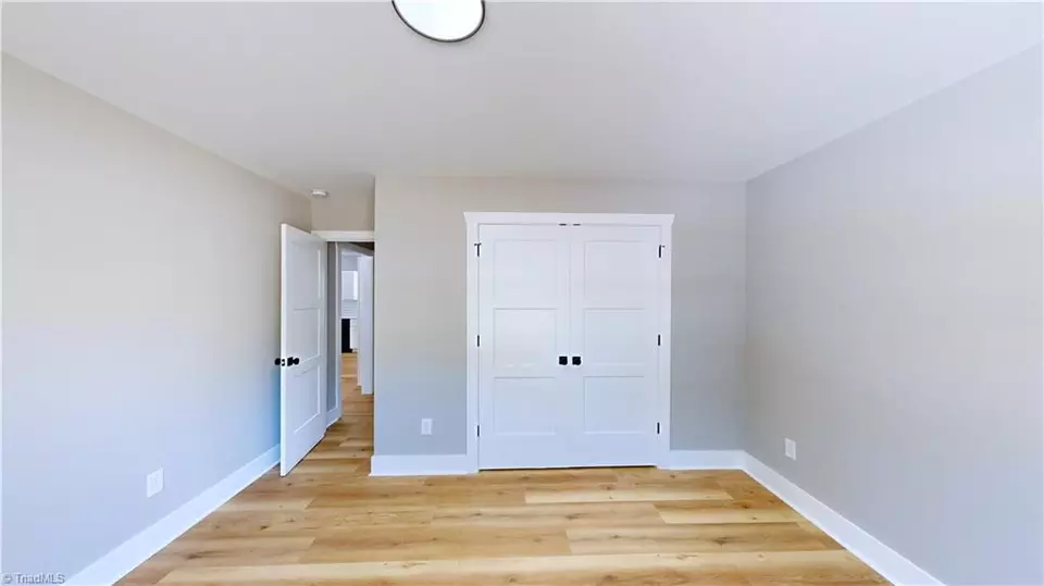 Entry Way - 8 Clover Ln, Thomasville, NC 27360 photo 1 of 2