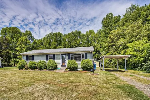 318 Moffitt Ave W, Liberty, NC 27298