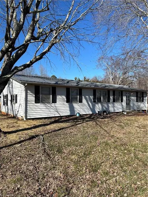 526 Denton Rd, Denton, NC 27239