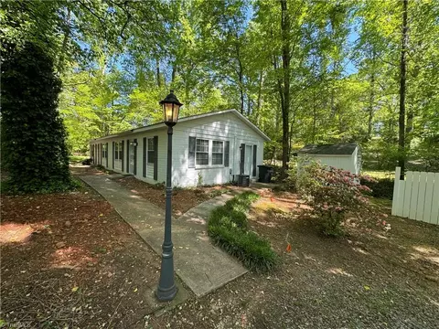 2560 Old 52 Rd N, Pinnacle, NC 27043