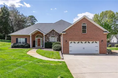 2910 Donovan Pl, Winston Salem, NC 27103