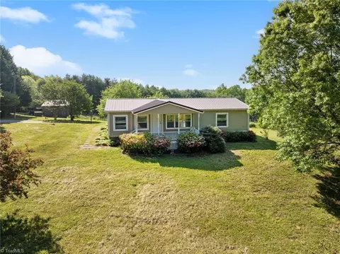 226 Green Meadow Ln, Ararat, NC 27007