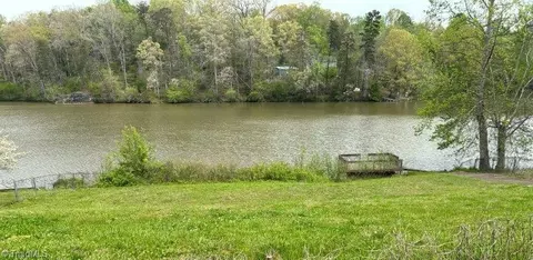 15 Lake St, Granite Falls, NC 28630