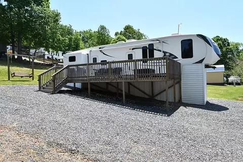 106 Trestle Cir, New London, NC 28127
