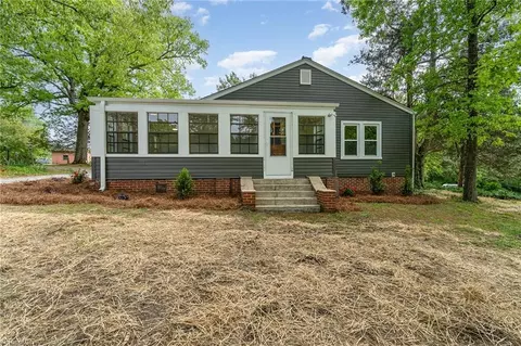 4 Culbreth Ave, Thomasville, NC 27360