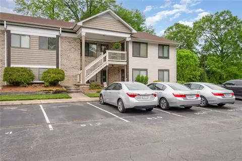Exterior - 812 English Ct, Trinity, NC 27370 photo 2 of 8