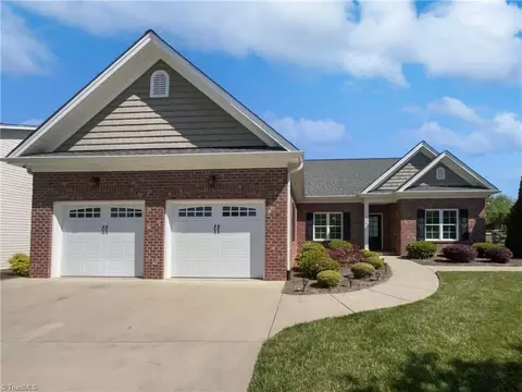 3149 Knoll Ridge Dr, Walkertown, NC 27051