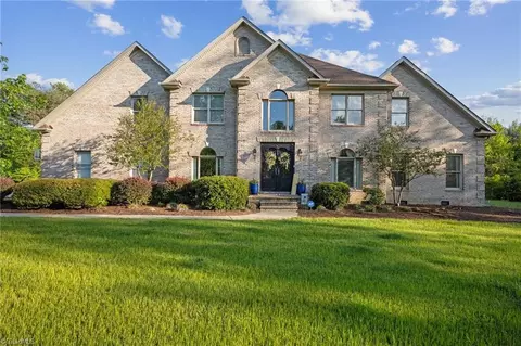 2710 Tabernacle Church Rd, Pleasant Garden, NC 27313