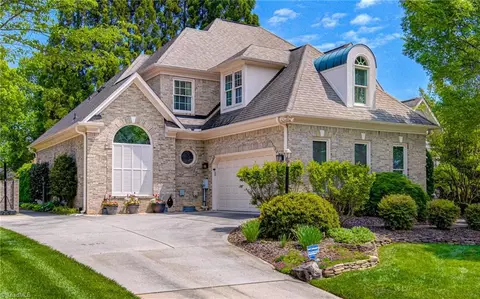 3200 Timberoak Ct, Greensboro, NC 27410