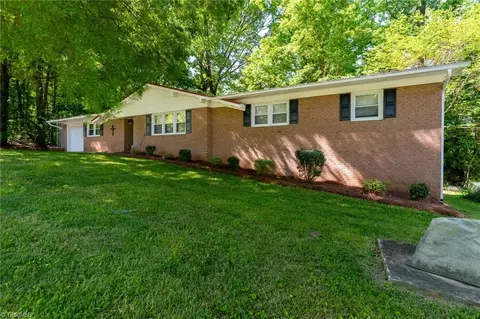 1084 Skyline Dr, Asheboro, NC 27205