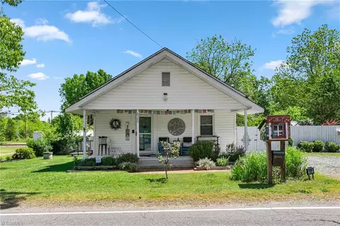 620 Steeple Chase Rd E, Pleasant Garden, NC 27313