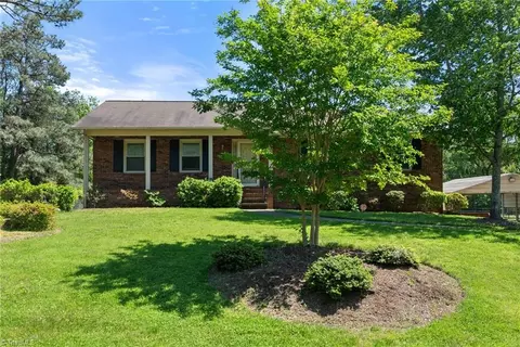 6055 Bobbybrook Dr, Clemmons, NC 27012