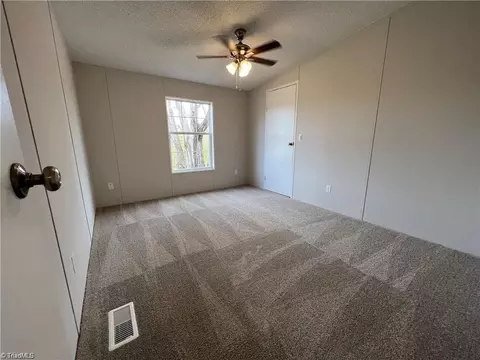 347 Fox Run Ln, Pilot Mountain, NC 27041 photo 6