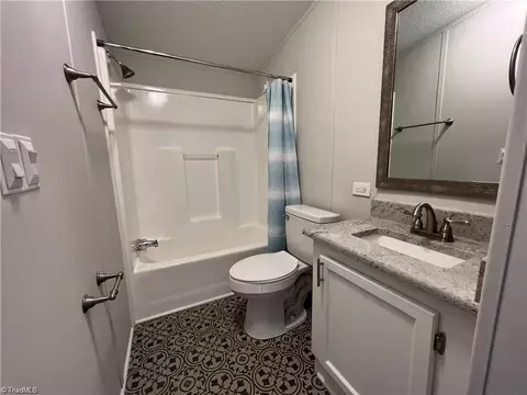 347 Fox Run Ln, Pilot Mountain, NC 27041 photo 5