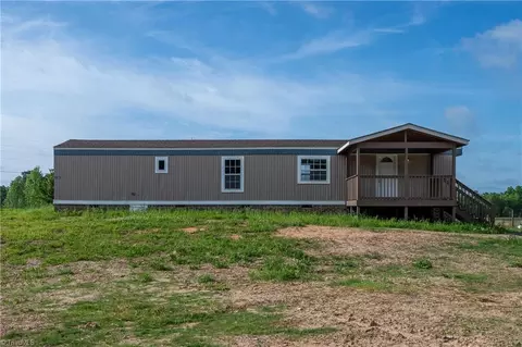 8036 Hampton Rd, Clemmons, NC 27012