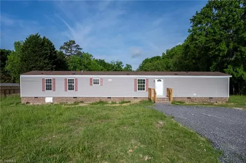 8038 Hampton Rd, Clemmons, NC 27012