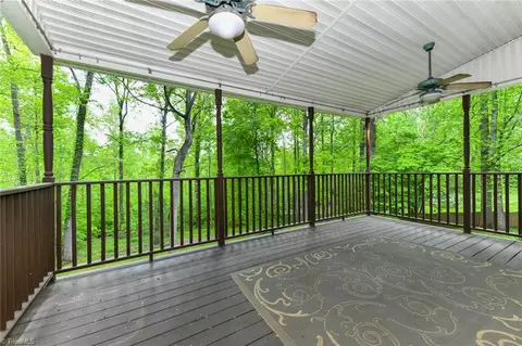 4107 Woodridge Ln, Pfafftown, NC 27040