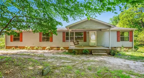 4529 Oakley Ct, Walkertown, NC 27051