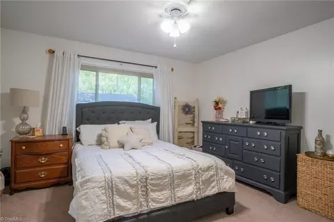 Bedroom - 1230 Wales Dr, High Point, NC 27262 photo 5 of 10