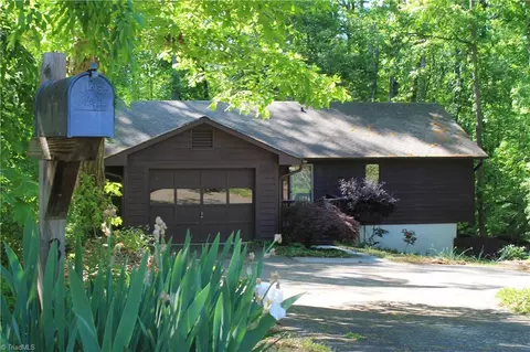 371 Tamworth Dr, Clemmons, NC 27012