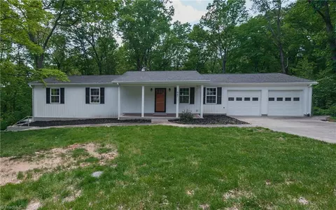 667 Knollwood Dr, Mount Airy, NC 27030