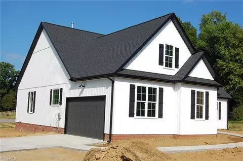 1222 Heatherbrook Dr, High Point, NC 27265 photo 4