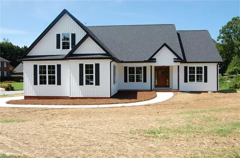 1222 Heatherbrook Dr, High Point, NC 27265