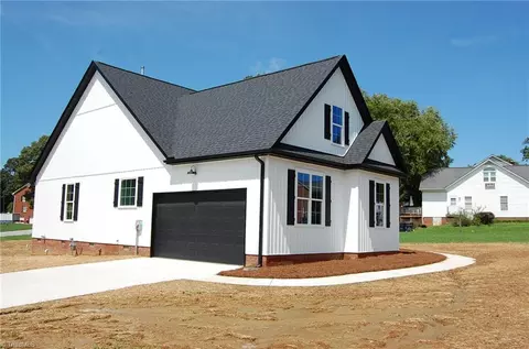 1222 Heatherbrook Dr, High Point, NC 27265 photo 3