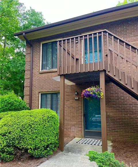 212 Ridge Forest Ct, Winston Salem, NC 27104