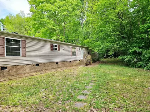 399 Keystone Dr, Summerfield, NC 27358