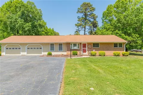 231 Valleyview Dr, Lexington, NC 27295
