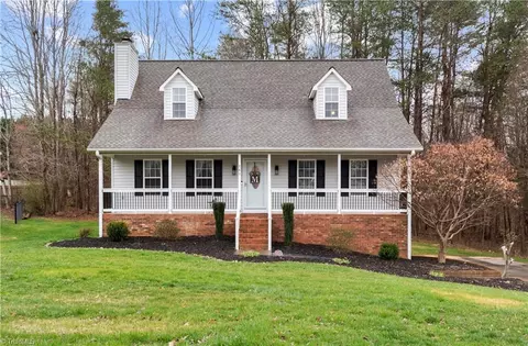 160 Southoak Ct, Winston Salem, NC 27107