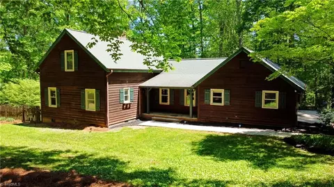 221 Ridge Crest Dr, Stoneville, NC 27048