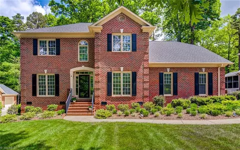 4 Westridge Ct, Greensboro, NC 27410