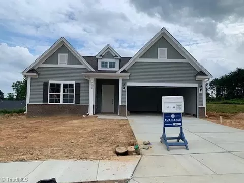 7258 Huntgate Dr, Kernersville, NC 27284