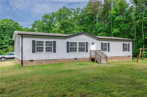 6804 Country Loop Rd, Bennett, NC 27208 photo 3