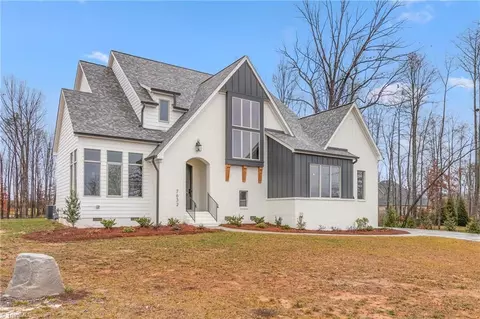 7632 Braelands Dr, Summerfield, NC 27358