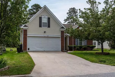 1137 Hawick Dr, High Point, NC 27262