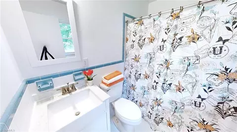 Bath - 1606 Grantham Dr, High Point, NC 27265 photo 2 of 5