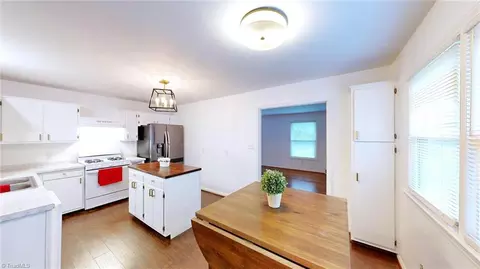 Kitchen - 1606 Grantham Dr, High Point, NC 27265 photo 2 of 4
